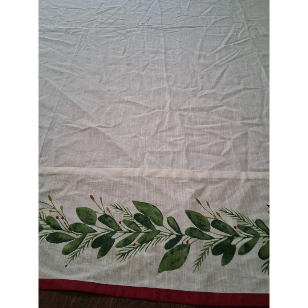 Threshold Tablecloth‎ White Green Red Botanical Leaf Cotton Christmas 2018 83x58